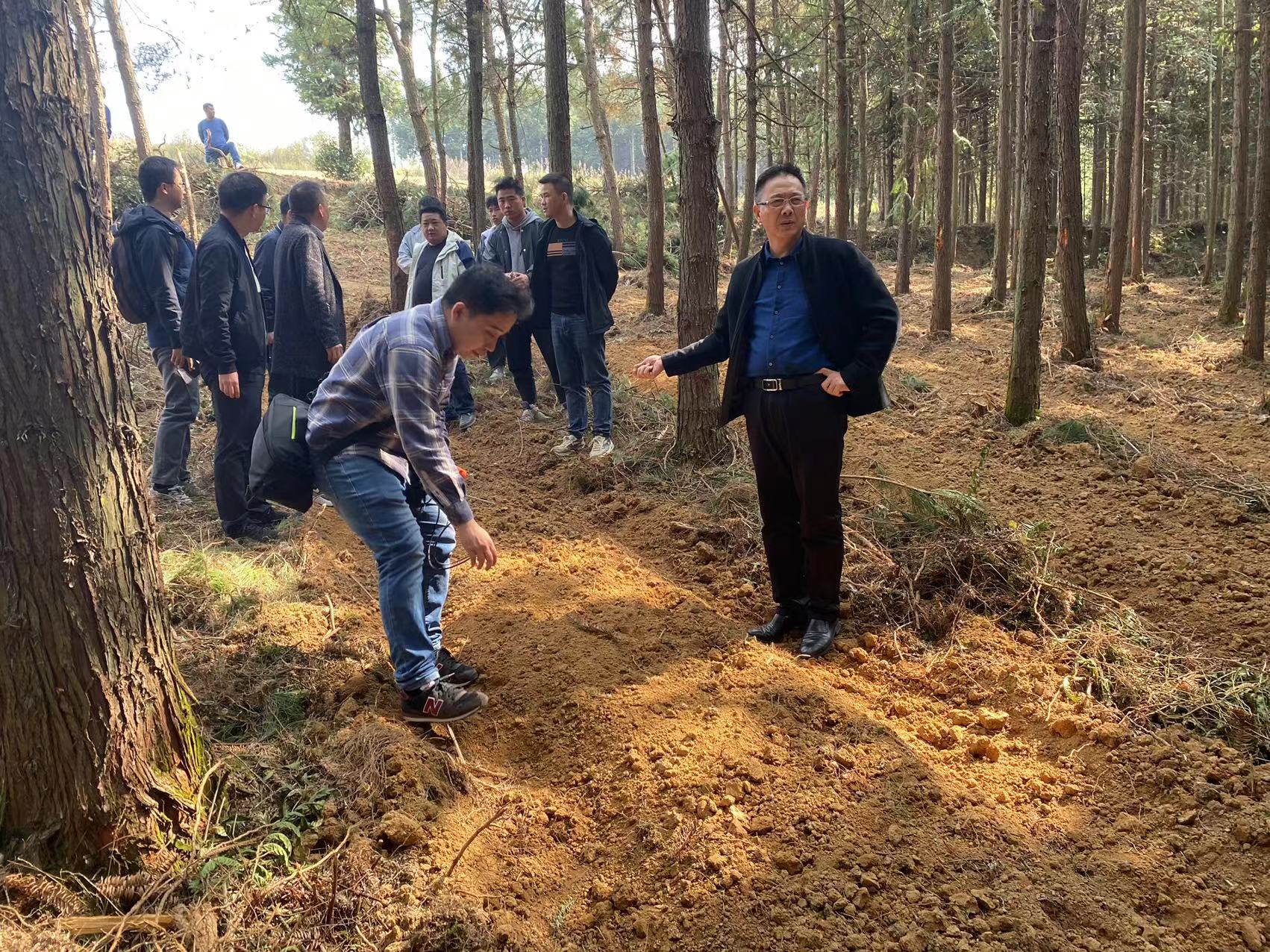 楊仁德赴石阡縣林下羊肚菌省級(jí)示范基地調(diào)研