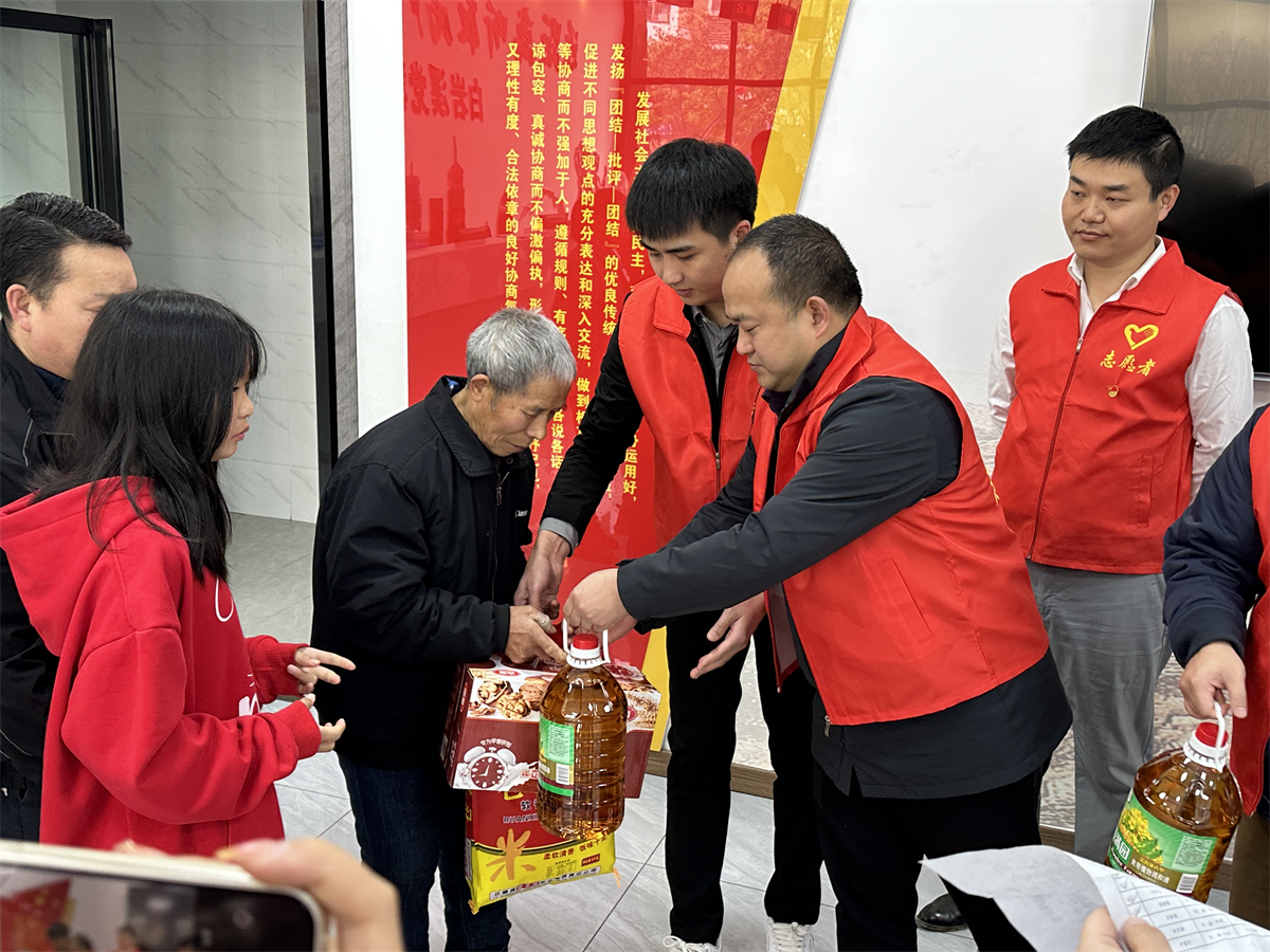 九龍地礦集團銅人房開公司開展“傳承弘揚雷鋒精神，爭做崗位建功先鋒”志愿服務(wù)活動